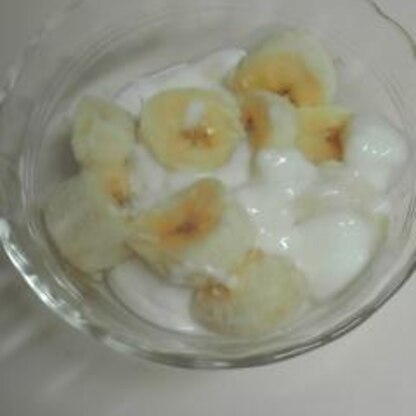 今朝は忙しかったので　バナナヨーグルトが朝食替わりです。簡単だし　体にもいいですよね。ご馳走さまです♪